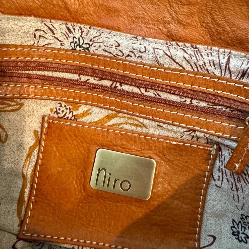 Elegant Cognac Leather Shoulder Bag with Buckle Accents - Picture 5 of 6